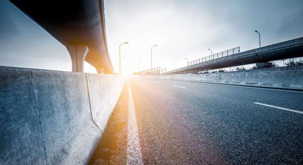 Autobahn im Sonnenuntergang